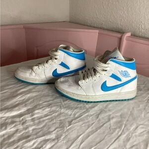 Womns Air Jordan 1 Mid’unc’ Light Blue & White Size 7.5 Nike Shoes